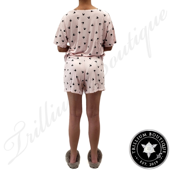 Disney Women's Pink Minnie 2-piece Short Set NWT - Picture 9 of 11